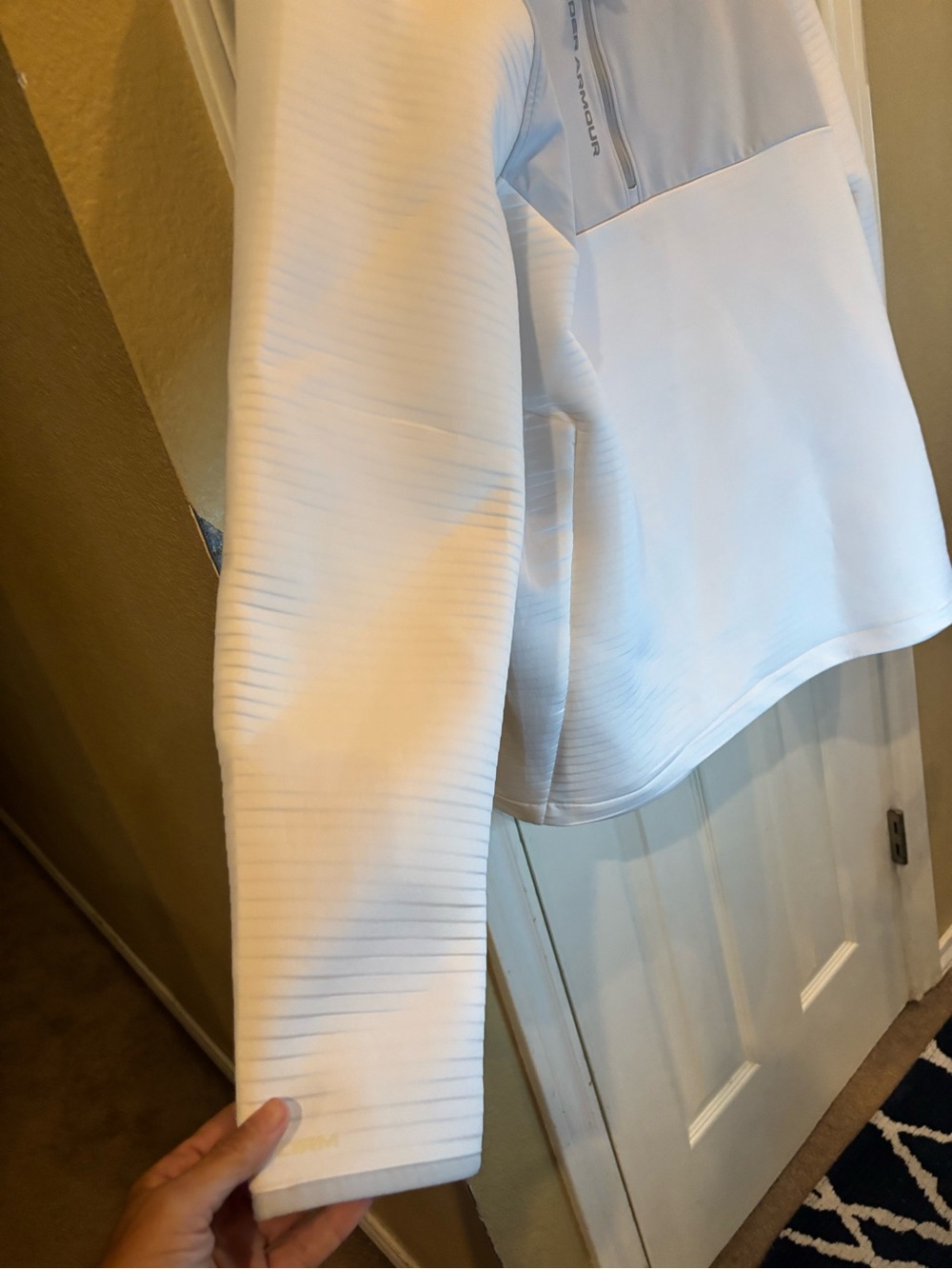 Under Armour Men’s White and Light Gray 1/4 Zip Pullover - Picture 5 of 9